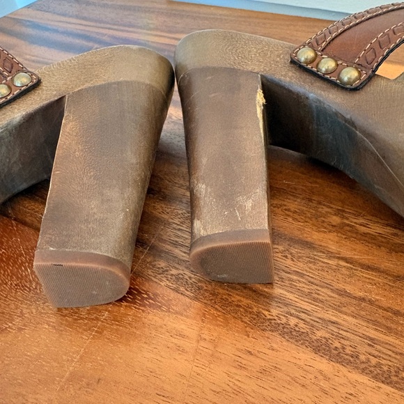 Coach Women's Tan Platform Heels - Picture 8 of 9